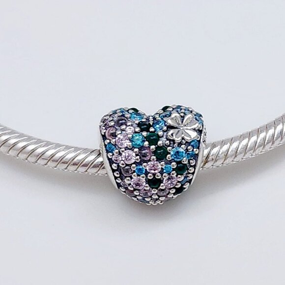 Pandora Gleaming Clover Heart Charm - Picture 2 of 4